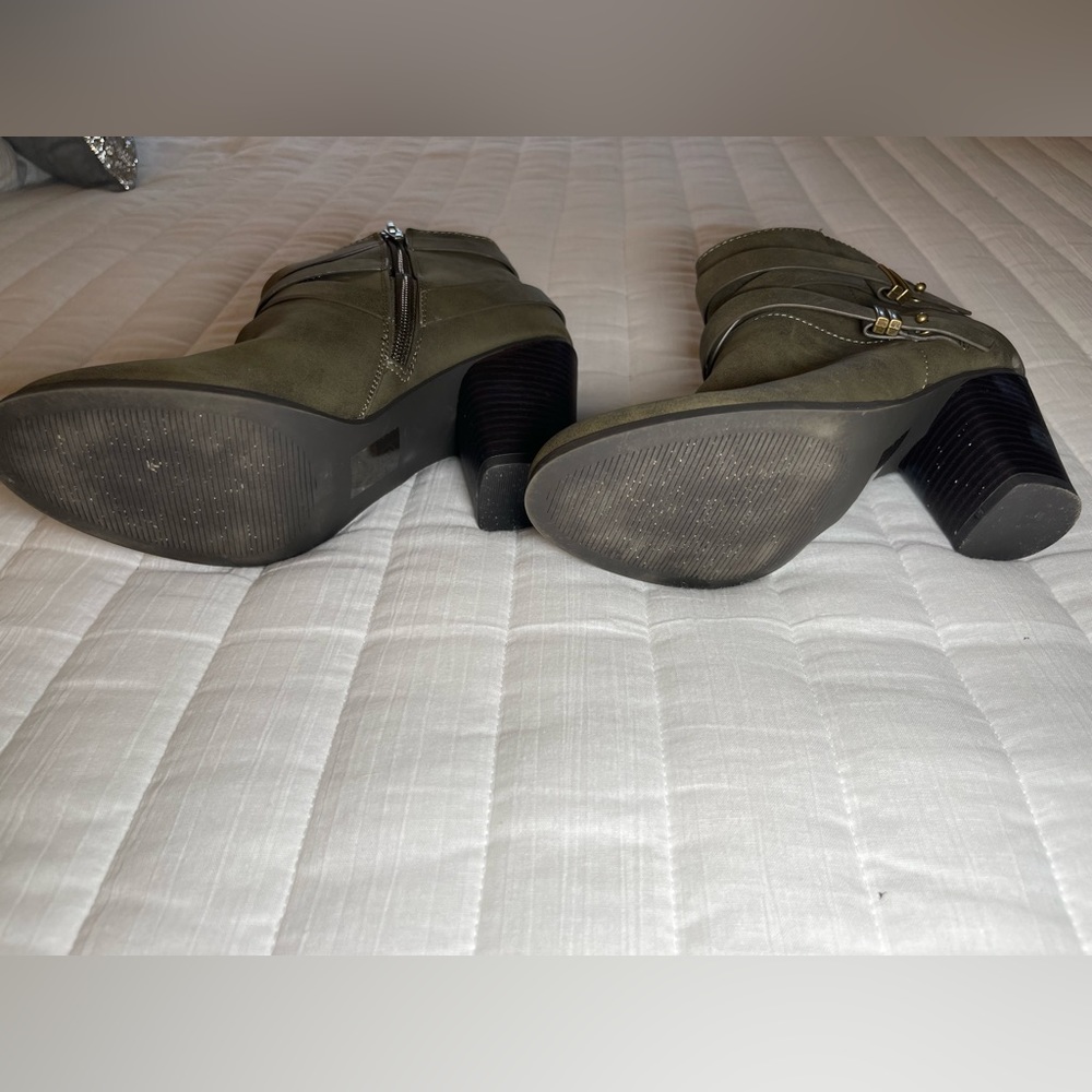 Booties - Picture 3 of 4